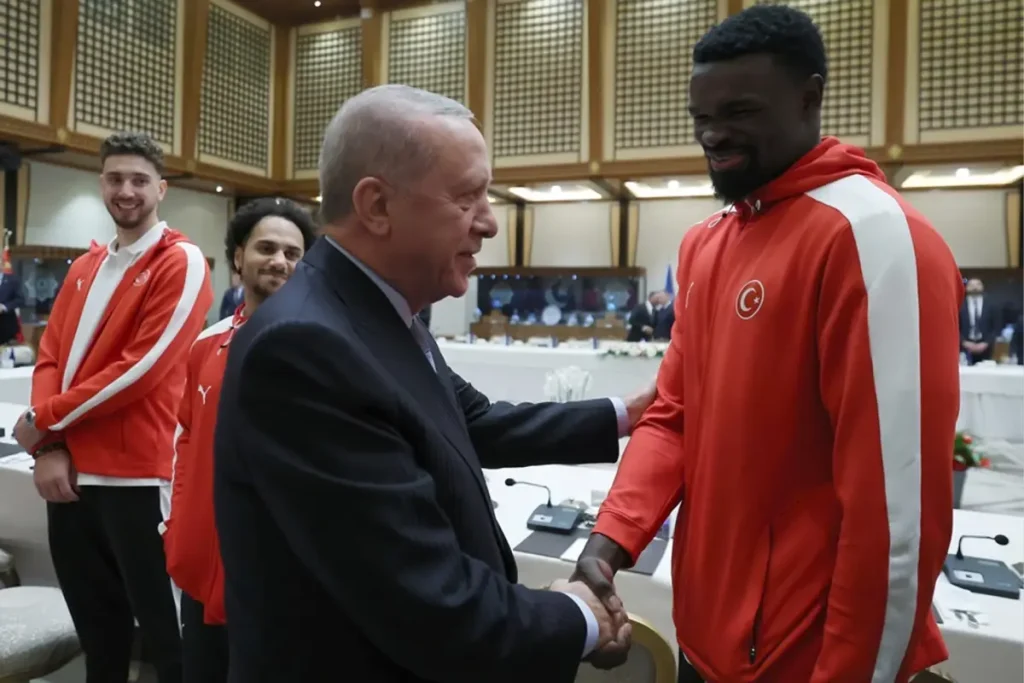 Erdoğan ile Bona arasındaki güldüren diyalog: İyiyim abi, sen nasılsın?