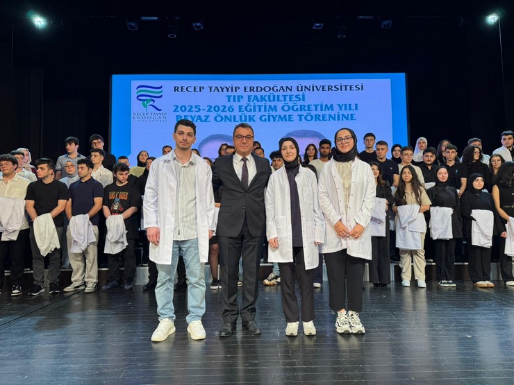 RTEÜ Tıp Fakültesi Öğrencileri Önlüklerini Giydi