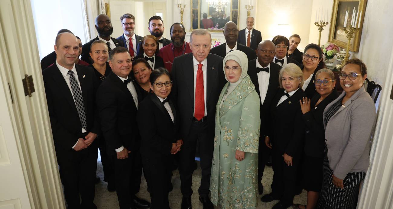 Cumhurbaşkanı Erdoğan, Blair House çalışanlarıyla hatıra fotoğrafı çektirdi