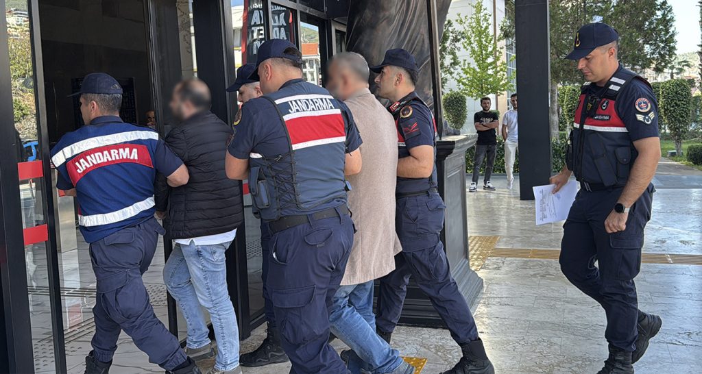 Antalya’da sahte pasaportla 24 milyon liralık arsa vurgunu: 6 gözaltı
