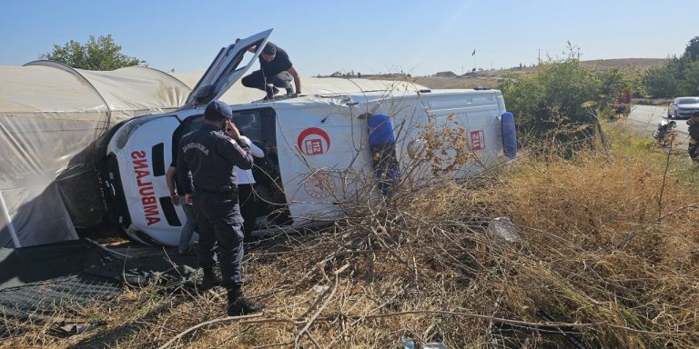 Ambulansla otomobil çarpıştı: 3’ü sağlık görevlisi, 8 yaralı