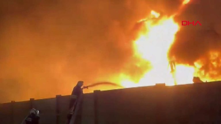 Organize Sanayi Bölgesi’nde geri dönüşüm fabrikasında yangın