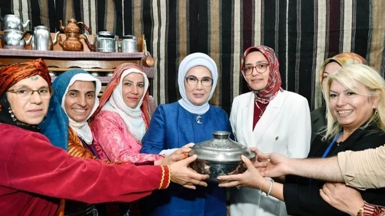 Emine Erdoğan, Rize’nin tatlarıyla buluştu