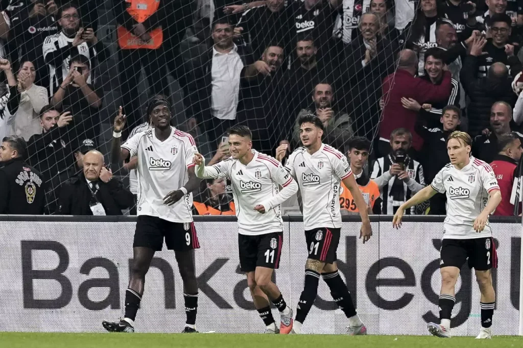 Kartal ağır yaralı! Beşiktaş 2 dakikada yıkıldı