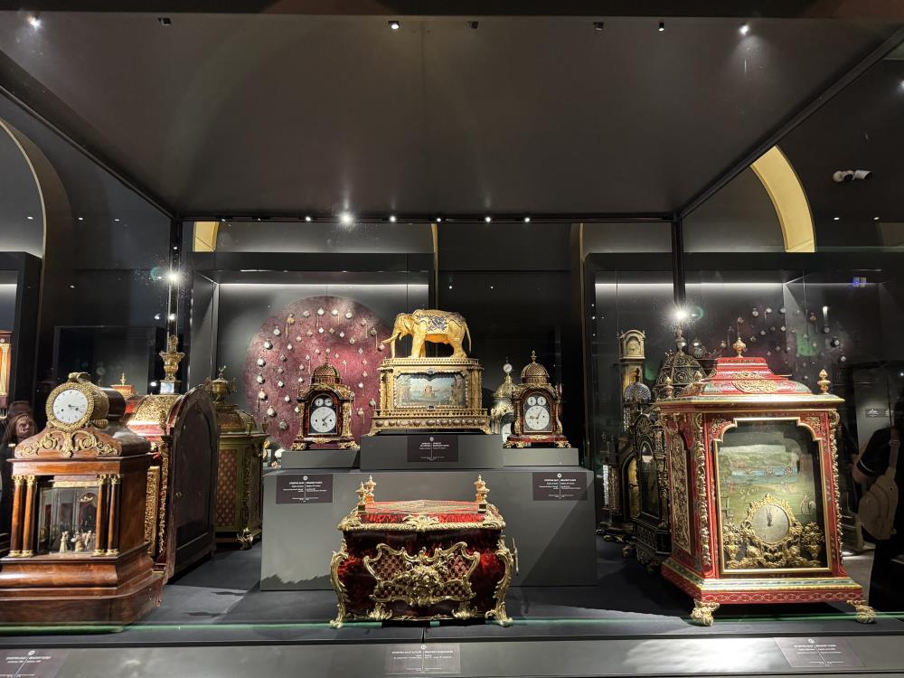 Topkapı Sarayı’nın dünyaca ünlü saat koleksiyonu ilk kez gün yüzüne çıkıyor