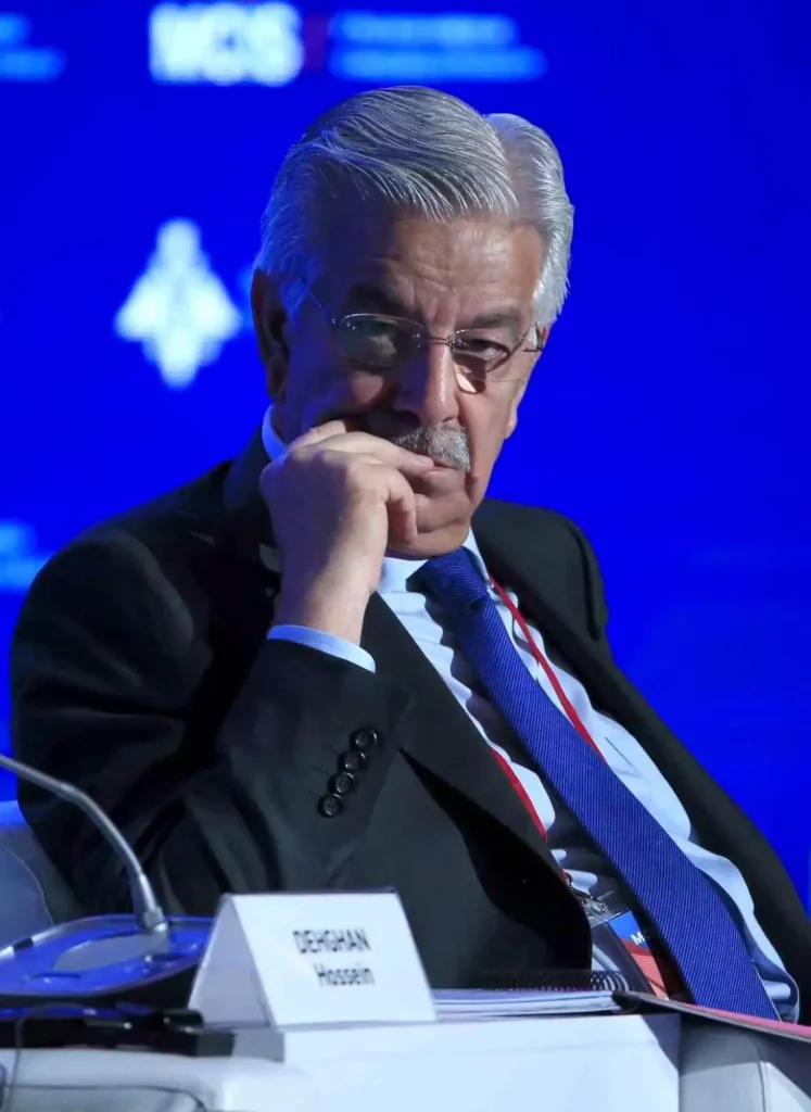 Pakistan Savunma Bakanı: Anlaşmaz olmazsa Afganistan’la savaş seçeneği var