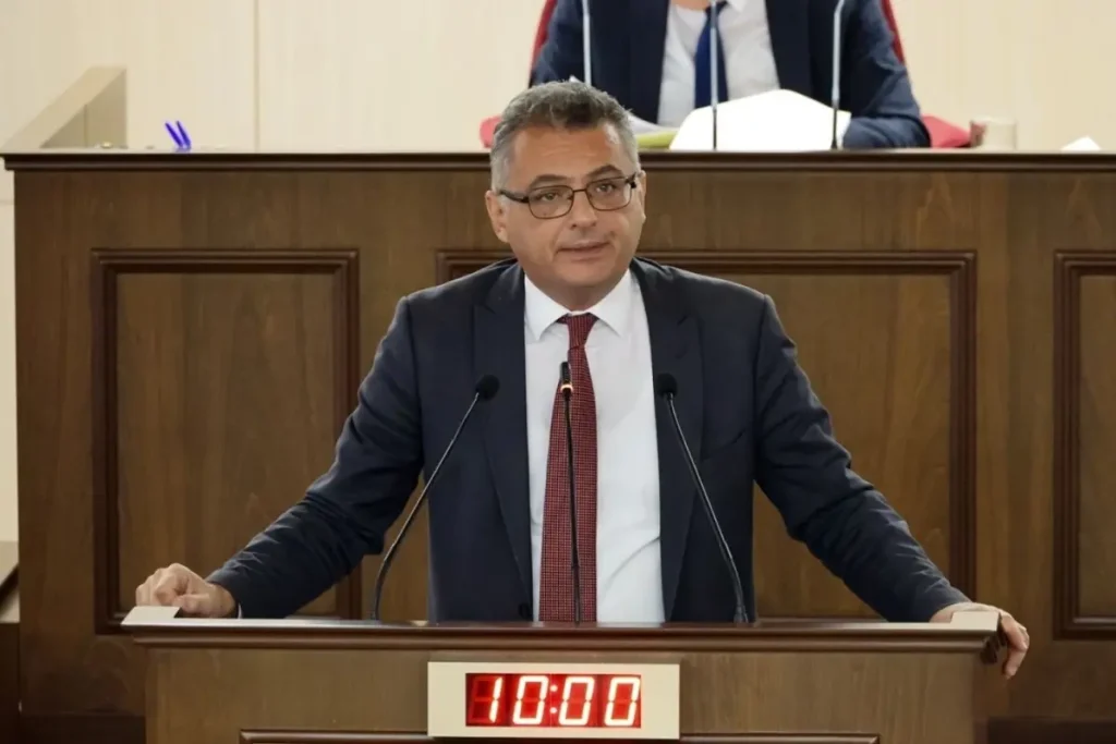 Resmi olmayan sonuçlara göre ipi göğüsledi! KKTC’nin yeni cumhurbaşkanı kimdir?