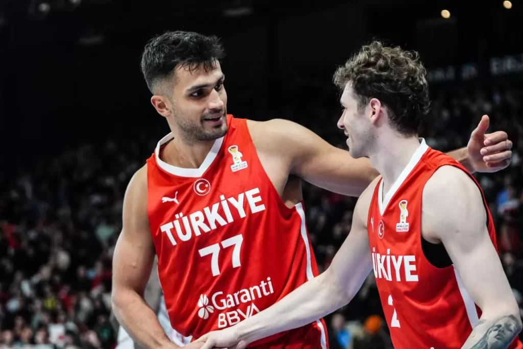 12 Dev Adam rakibini dağıttı! Dünya Kupası yolunda 25 sayı fark attı