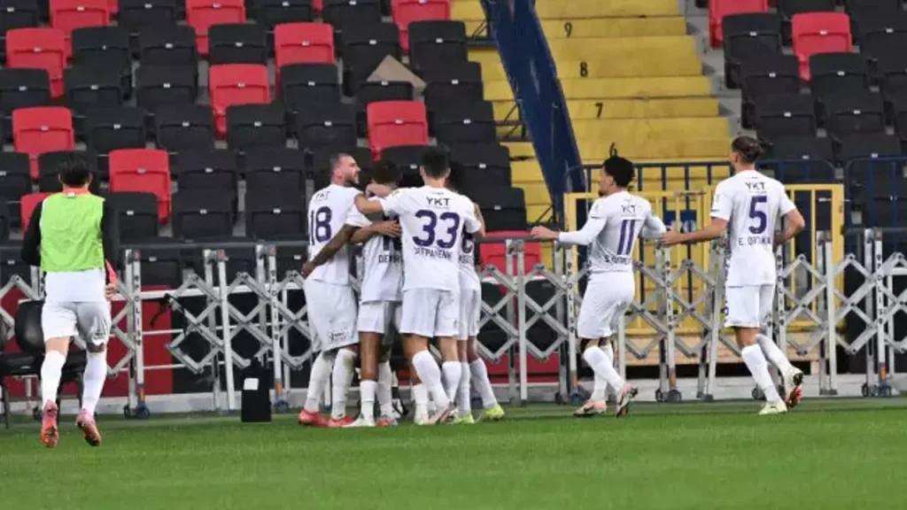 Eyüpspor zorlu deplasmanda nefes aldı!