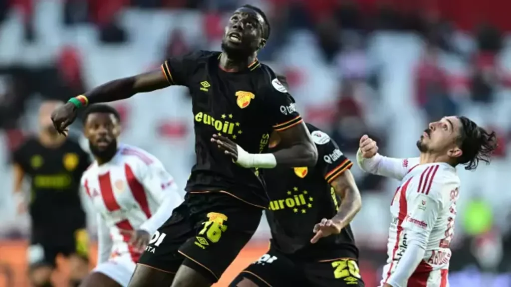 Geriden gelen Göztepe, Antalya deplasmanında 3 puanı kaptı