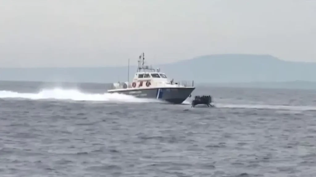 Ege Denizi’nde gergin anlar… Türk teknesine ateş açıldı