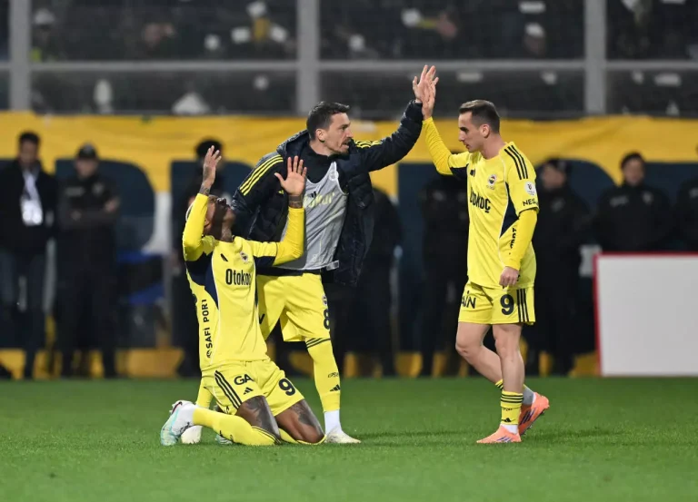 7 gollü nefes kesen maçta Fenerbahçe’den muhteşem geri dönüş!