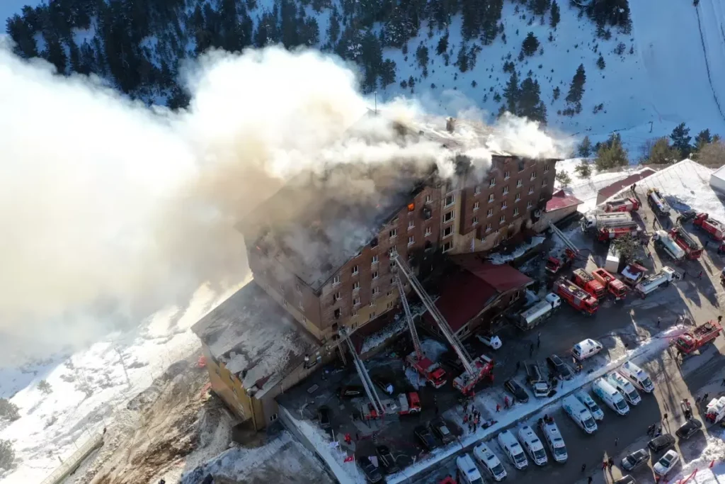 Bolu’daki Grand Kartal Otel yangını soruşturmasında 9 bürokrata yurt dışı çıkış yasağı