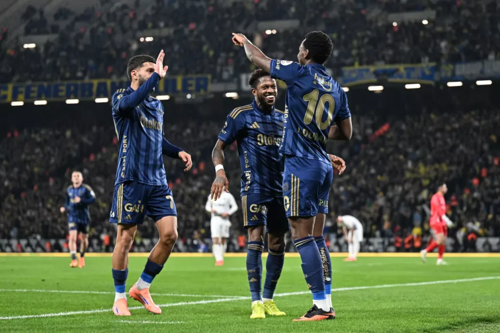 Fenerbahçe yıldızlarıyla güldü! Maç fazlasıyla liderliğe yükseldi
