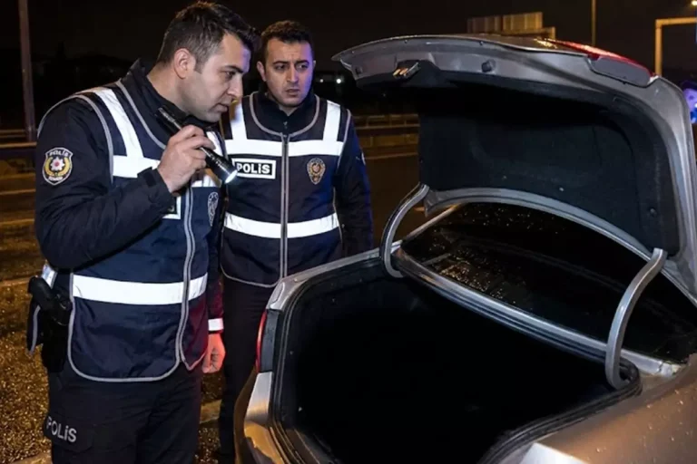 Antalya’da durdurulan araçtan 45 adet ruhsatsız tabanca çıktı