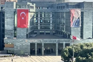 Duruşmada kan aktı! Savcı, kadın hakimi silahla vurdu