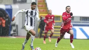 Süper Lig’de günün açılış maçı: Karlar altında puanlar paylaşıldı