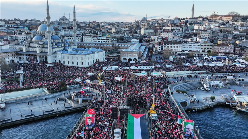 Filistin’e destek için 520 bin kişi Galata Köprüsü’nde buluştu