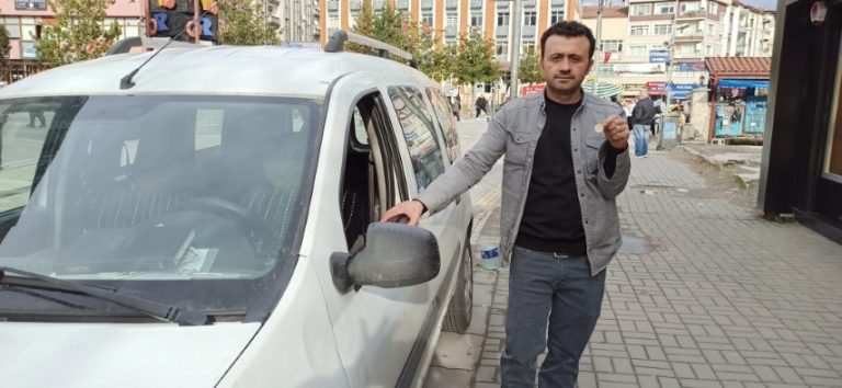 Otomobilini 50 gram altın karşılığında satışa çıkardı