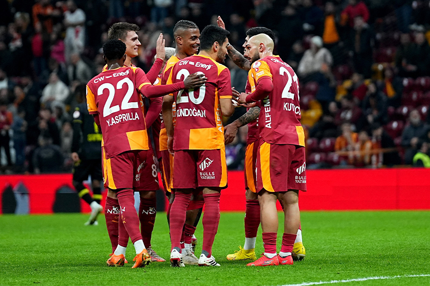 Kupada Aslan şov! Galatasaray fişi ilk yarıda çekti