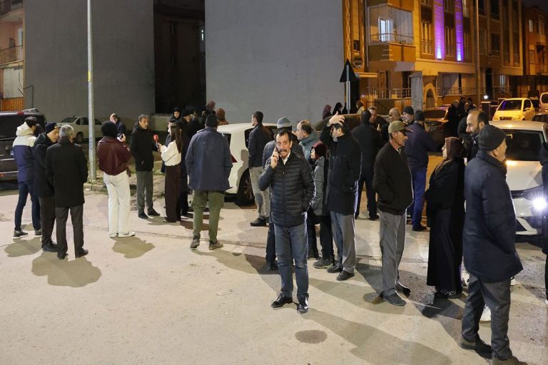 Umreye gitmek için yola çıktılar, kendilerini karakolda buldular