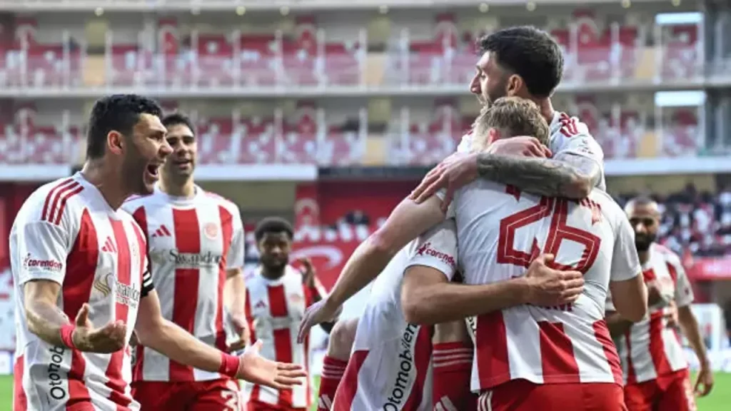 Antalyaspor Eyüpspor karşısında 3 puanı 3 golle aldı!