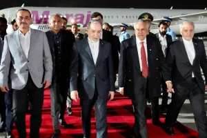 Arakçi, Pakistan’da görüşmelere başladı: Hürmüz krizi kısa sürede çözülebilir