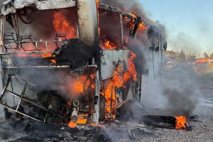 Otobüs alev topuna döndü, yolcular son anda kurtuldu