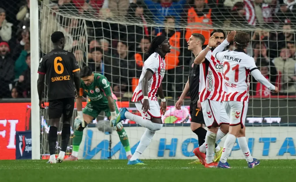 Galatasaray Samsun’da dağıldı!