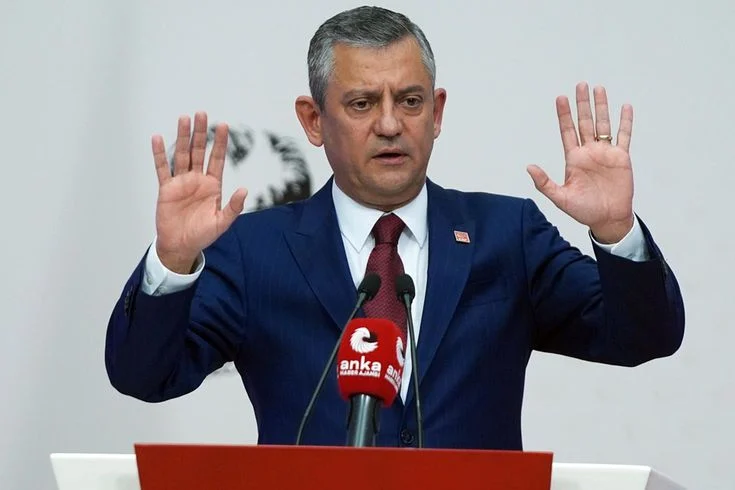 “Makam aracı” tartışmasında Özel’den zehir zemberek sözler: Kılavuzu karga olanın…