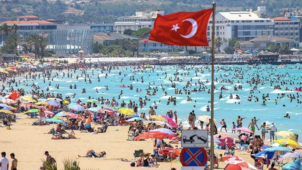 Antalya’da turizm sezonu açıldı; plajda 1 günün maliyeti 1500 TL