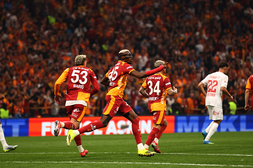 Okan Buruk tarihe geçti!