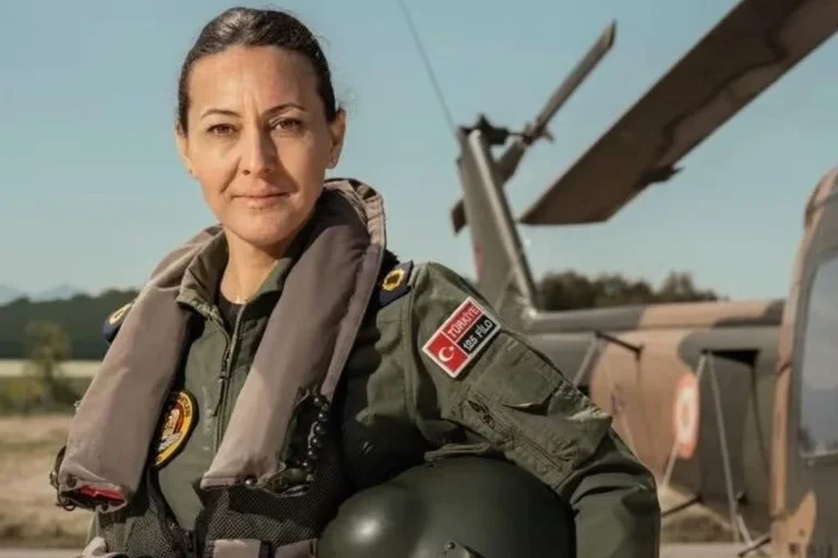 Türk Hava Kuvvetleri’nin ilk kadın paşası Özlem Karapınar oldu